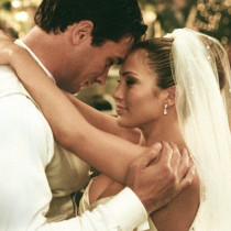 Тя беше омъжена 4 пъти и сгодена 6 пъти: Най-красивата жена все още твърди, че никой не може да я обича