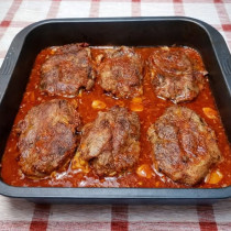 Свински врат по виенски с чесън: Месо, което се топи в устата, и вълшебен сос!