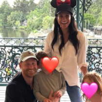 Меган Маркъл за първи път показа лицето на дъщеря си-Снимка