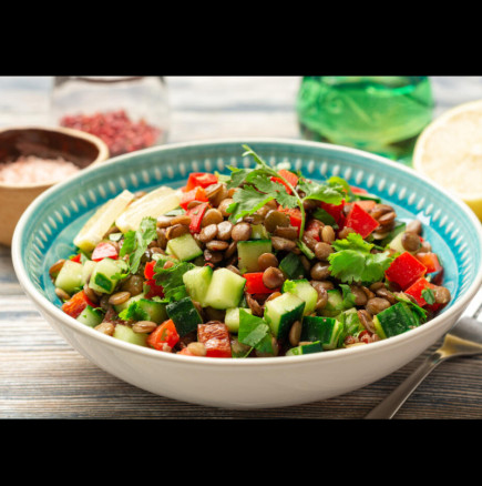 Рецепта за салата, която ще ви държи сити с часове: Можете да я ядете за закуска, обяд или вечеря, прави ви по-слаби и по-здрави!