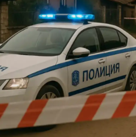 Мъж намушка трима души с нож, момче почина, 15-годишно дете с множество рани