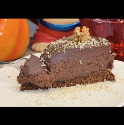 Ябълки, шоколад и малко орехи: Перфектната зимна торта, всяка хапка е райска наслада!