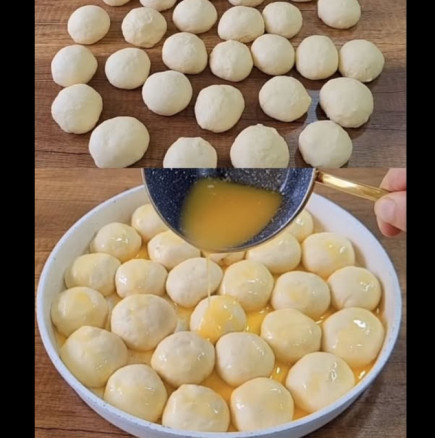 Сирнена погача на милинки - пълня топчета от тестото и заливам с разтопено масло! Става чудна душичка: