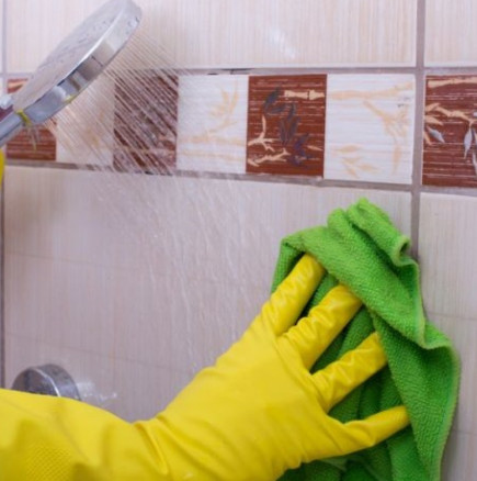 Не е едно и също през лятото и зимата: Ето как трябва да почистите банята през този период