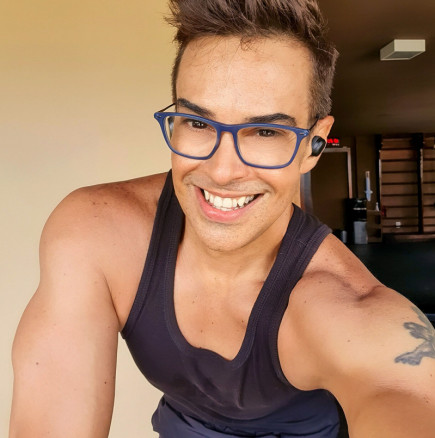 Можете ли да повярвате, че е на 58 години? Твърди, че изглежда с 30 години по-млад, защото яде само това