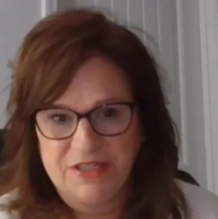 Чух майка ми да шепне на болногледачката: „Никога не ѝ казвай истината“