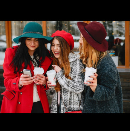 Нова искра разпалва страстта в СКОРПИОНИТЕ, ЛЪВЪТ да покаже нежната си страна: Уикенд хороскоп за 21-22 февруари