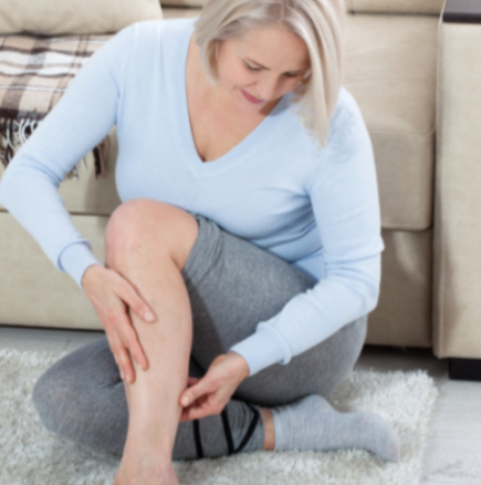 Огледайте добре краката си: Този знак показва, че холестеролът ви е опасно висок!