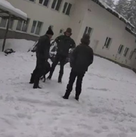 Ето мъжът, който пръв подава сигнала за труповете при хижа