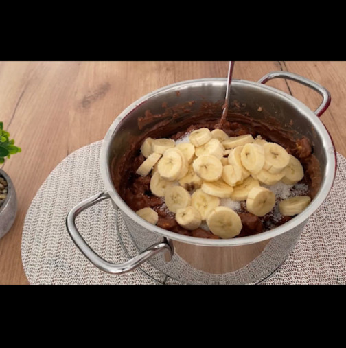 Ако смесите пудинг, бисквити, кокос и банани в тенджера, за 10 минути ще получите невероятно вкусна Шоколадова торта!