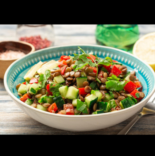 Рецепта за салата, която ще ви държи сити с часове: Можете да я ядете за закуска, обяд или вечеря, прави ви по-слаби и по-здрави!