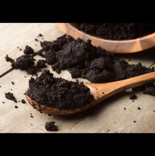 Хвърляте я от години, но не знаете какво може да направи: Утайката от кафе решава 10 проблема в дома