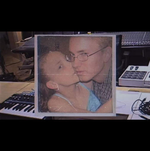 Обича една жена цял живот, отгледа дъщеря и след това осинови всички деца на бившата си! Историята на Еминем