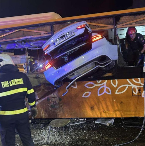 За пръв път проговори шофьорът на автобуса от катастрофата, в която кола се вряза миналото лято