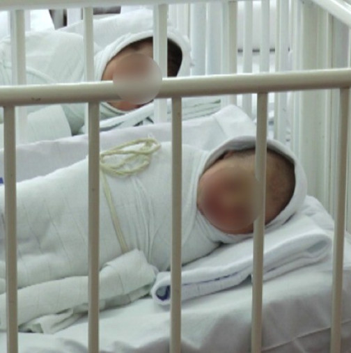 На смъртния си одър акушерка признава, че е разменила деца и ето какво се случва по-късно 