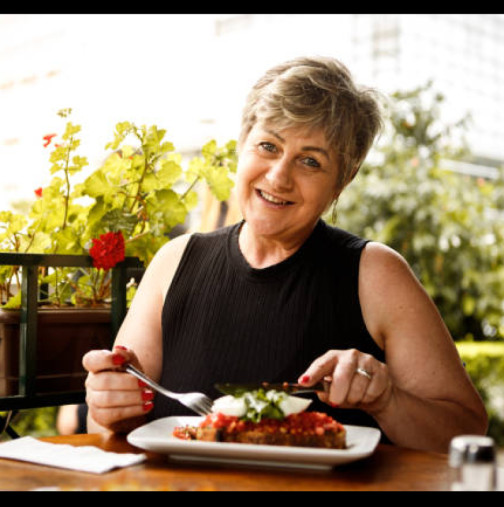 При жени над 50 години триглицеридите ПОЛУДЯВАТ от ТАЗИ храна: Този вид вечеря има пагубен ефект върху телесните мазнини