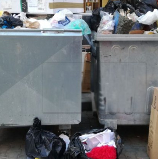 Откриха бебе в кофа за боклук в София