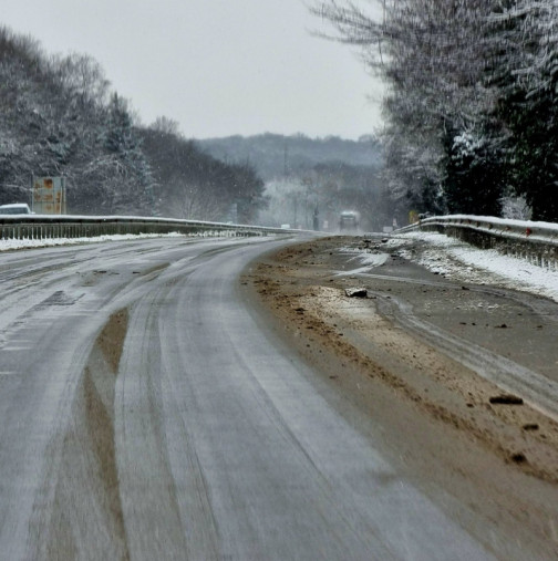 Осем души пострадаха в катастрофа, сред тях има и деца