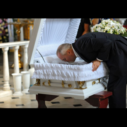 След погребението на любим човек, 4 неща веднага се изнасят навън: Поверието казва, че душата не може да си тръгне, докато са там