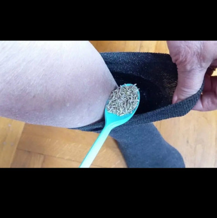 Изсипете ТОВА в чорапа си вечер и ще се почувствате преродени на сутринта! Трик, който работи при всеки: