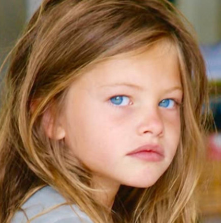 Тя беше най-красивото малко момиченце на света-Ето как изглежда 25-годишната Тилан Блондо с годежен пръстен на ръката