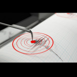 Силно земетресение удари на хвърлей от България - хора наизлязоха по улиците, чакат в колите си да отмине