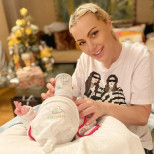 Камелия с чуден рожден ден на малкия Баян - чаровникът стана на 3, тортата е по-голяма от него!