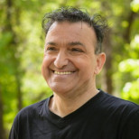 Зуека изненада всички с Порше за над 100 бона