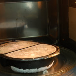 Онколозите предупреждават: Не правете едно нещо, докато затопляте храна в микровълновата