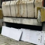 Майка и детето й живеят под тераса в Пловдив