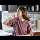 Пиете ли достатъчно вода? Разберете за 3 секунди с простичък тест от лекар