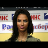 Помните ли гимнастичката Цвети Стоянова? Вече е пухкава красавица, след като качи 30 кг