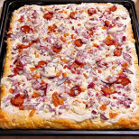 Подпламеник - уникална словашка пица, по-вкусна от пърленка и чесново хлебче!