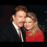 Тормозен като дете и отгледан от баща алкохолик: Чък Норис стана баща на близнаци на 61, имаше незаконно дете и 13 внуци.