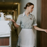 Камериерката влезе да почисти хотелската стая - очакваше я „кървав“ АД: Банята изглеждаше като местопрестъпление