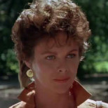 Помните ли Стефани от “Завръщане в рая” -Днес на 72 е зашеметяваща-Снимка