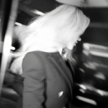 Никол Кидман блесна в необичаен костюм на Шанел-Снимки