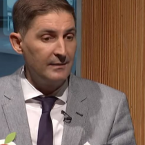 „Изяжте тази храна за закуска и ще прочистите червата“: съветите на д-р Деян Чубрило за здравословно начало на деня