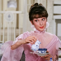 Тази прическа от 60-те години отново е хит: Жените по целия свят са полудели по модерния ѝ вариант!