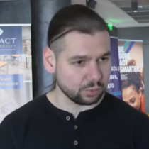 Кинезитерапевт обяснява как да премахнем болките във врата и гърба на работното място