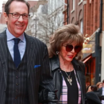 „Тя изглежда по-добре на 92, отколкото аз на 42“: Алексис е известна като момиче, а когато видите лицето ѝ, тя няма нито една бръчка