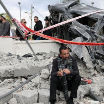 Малки ковчези, покрити със знамето на Иран. Хората там питат: Свят, виждате ли, защо ни бомбардирате!?