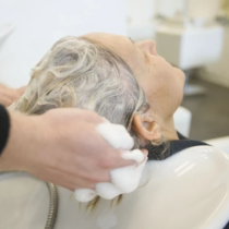 Косата ви се омазнява веднага след измиване? Това е знак, че ѝ липсва едно важно нещо