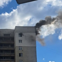 Овъглено тяло е открито в пожара в жилищен блок в София