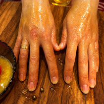 Козметичка съветва всеки, който страда от петна по ръцете: С това чудо ще изчезнат за 24 часа, а кожата ще стане по-красива!