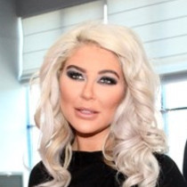 Неочакван удар за Андреа – певицата на съд заради жест на Пулев