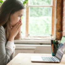 Мъжът ми забрави да излезе от профила си и написах на жената, с която си пише