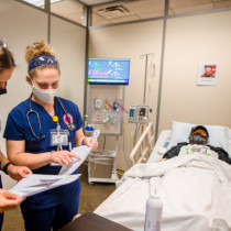 Всички го подминаваха като бездомник, но тя го спаси: Когато паметта му се върна, животът ѝ се промени завинаги