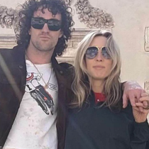 Той беше на 18, а тя на 42, когато го съблазни: Той взе фамилията ѝ и стана желан съпруг