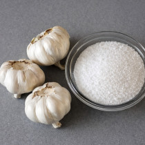 Вземете скилидки чесън, обикновена сол и благодарете за този трик на баба си!